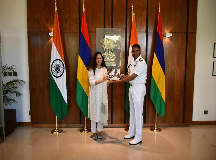 INS Sunayna Departs Port Louis