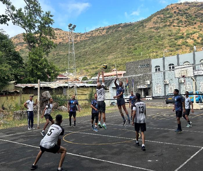 INS Sunayna Departs Port Louis