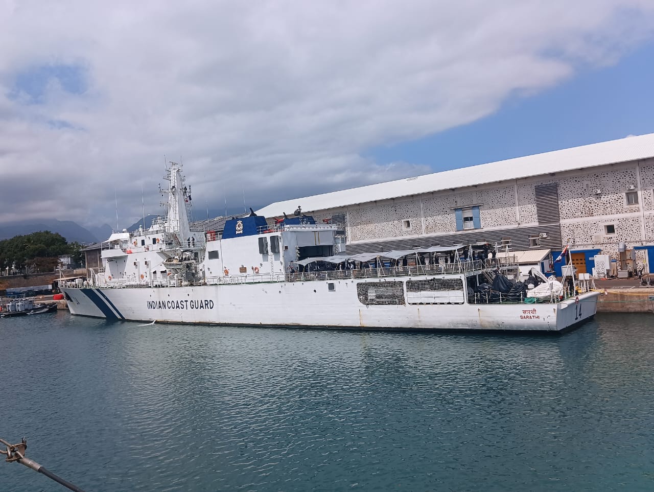 लंबी दूरी प्रशिक्षण तैनाती पर भारतीय नौसेना के 1टीएस की सक्रियता