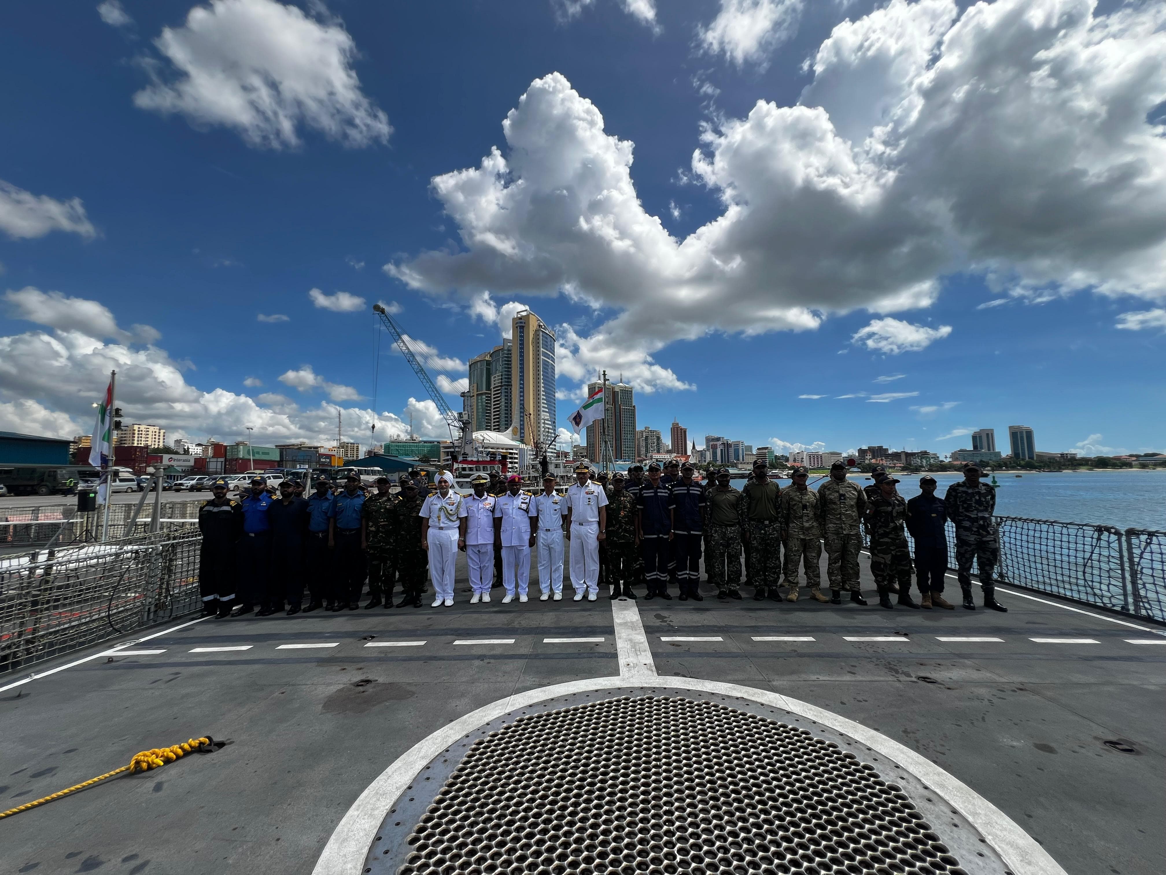  अफ्रीका भारत प्रमुख समुद्री सहभागिता (ए.आई.के.वाई.एम.ई.) 2025 का उद्घाटन 13 अप्रैल 2025 को दार-एस-सलाम, तंजानिया में किया गया, जो भारत और अफ्रीकी राष्ट्रों के बीच समुद्री सहयोग को सुदृढ़ करने की दिशा में एक महत्वपूर्ण कदम है। समारोह में तंजानिया की रक्षा और राष्ट्रीय सेवा मंत्री डॉ. स्टर्गोमेना लॉरेंस टैक्स, भारत के रक्षा राज्य मंत्री श्री संजय सेठ, और नौसेना प्रमुख एडमिरल दिनेश के. त्रिपाठी की उपस्थिति ने गरिमा प्रदान की। समारोह में तंजानिया पीपुल्स डिफेंस फोर्स (टी.पी.डी.एफ.) के प्रमुख सहित विशिष्ट सैन्य