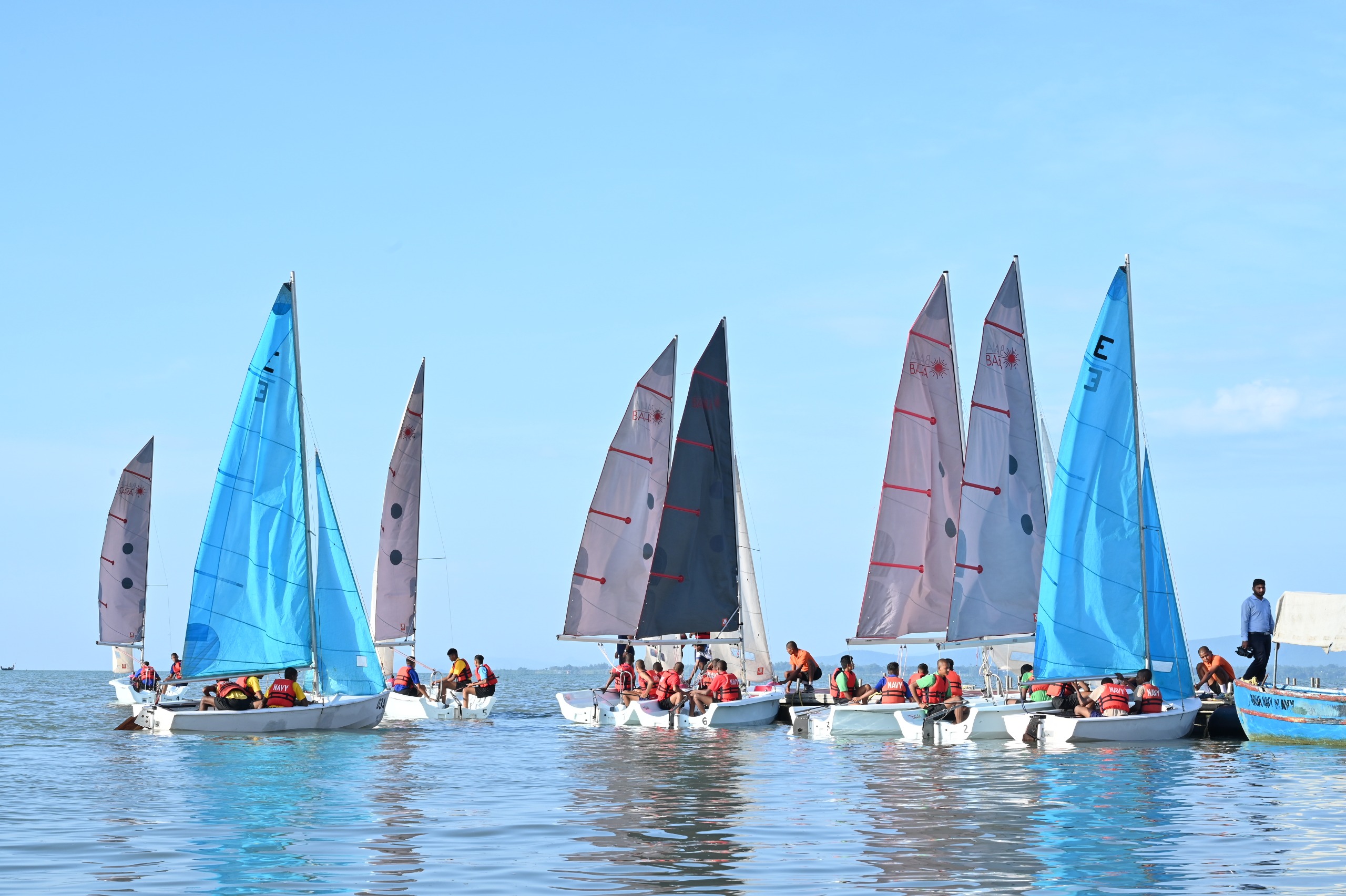 कर्टन रेज़र – आईएनएस चिल्का में 02/25 बैच के प्रशिक्षुओं की पासिंग आउट परेड