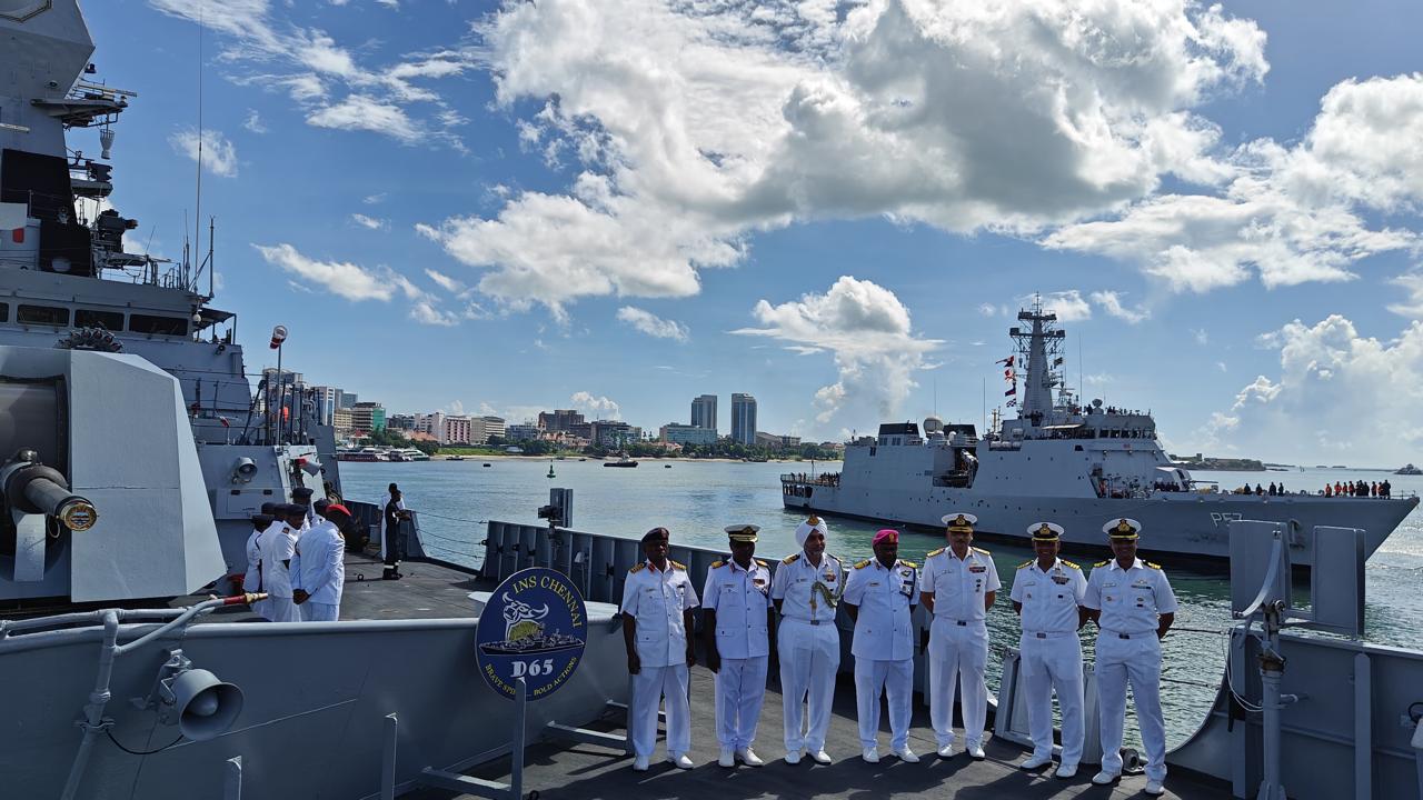  अफ्रीका भारत प्रमुख समुद्री सहभागिता (ए.आई.के.वाई.एम.ई.) 2025 का उद्घाटन 13 अप्रैल 2025 को दार-एस-सलाम, तंजानिया में किया गया, जो भारत और अफ्रीकी राष्ट्रों के बीच समुद्री सहयोग को सुदृढ़ करने की दिशा में एक महत्वपूर्ण कदम है। समारोह में तंजानिया की रक्षा और राष्ट्रीय सेवा मंत्री डॉ. स्टर्गोमेना लॉरेंस टैक्स, भारत के रक्षा राज्य मंत्री श्री संजय सेठ, और नौसेना प्रमुख एडमिरल दिनेश के. त्रिपाठी की उपस्थिति ने गरिमा प्रदान की। समारोह में तंजानिया पीपुल्स डिफेंस फोर्स (टी.पी.डी.एफ.) के प्रमुख सहित विशिष्ट सैन्य