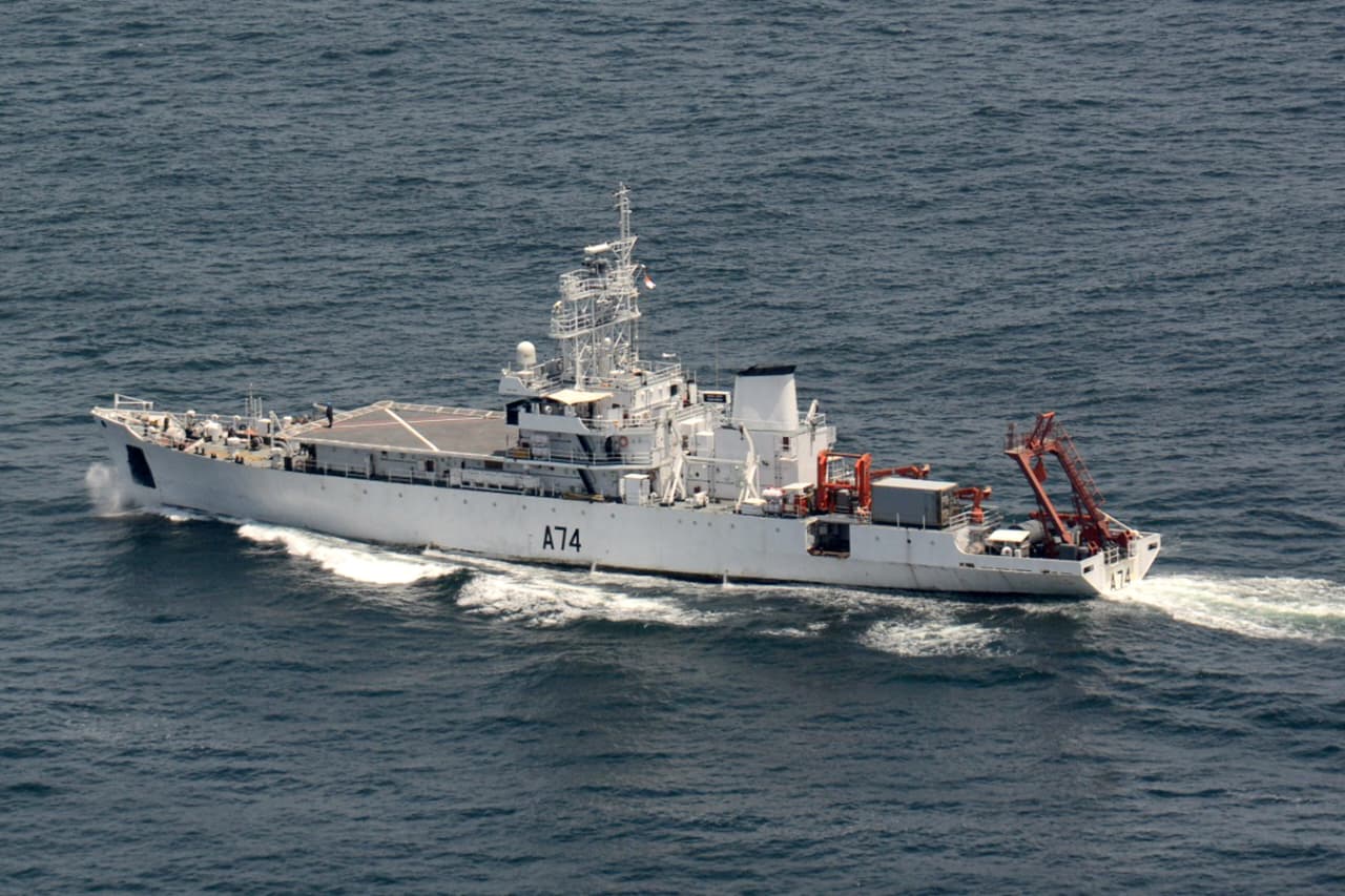 INS SAGARDHWANI FLAGS OFF FOR SAGAR MAITRI V