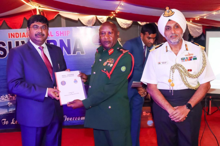 भा.नौ.पो. सुवर्णा का दौरा दर एस सलाम