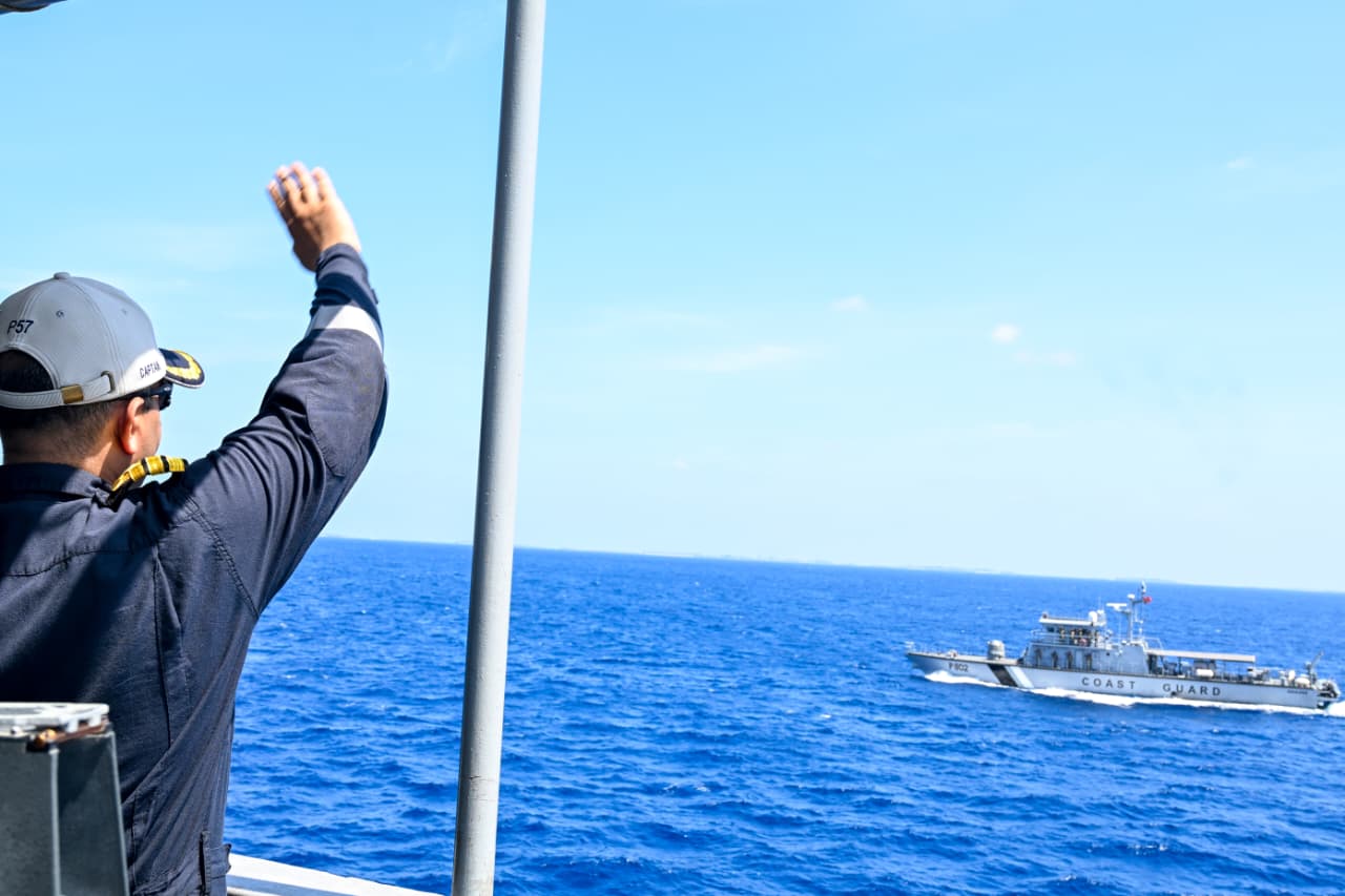 INS SUNAYNA (IOS SAGAR) DEPARTS MALÉ, MALDIVES