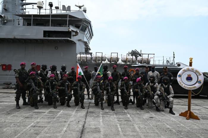 भा.नौ.पो. सुवर्णा का दौरा दर एस सलाम