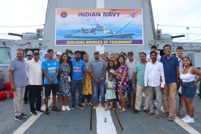 भा.नौ.पो. तलवार का ला रियूनियन, फ्रांस में आगमन