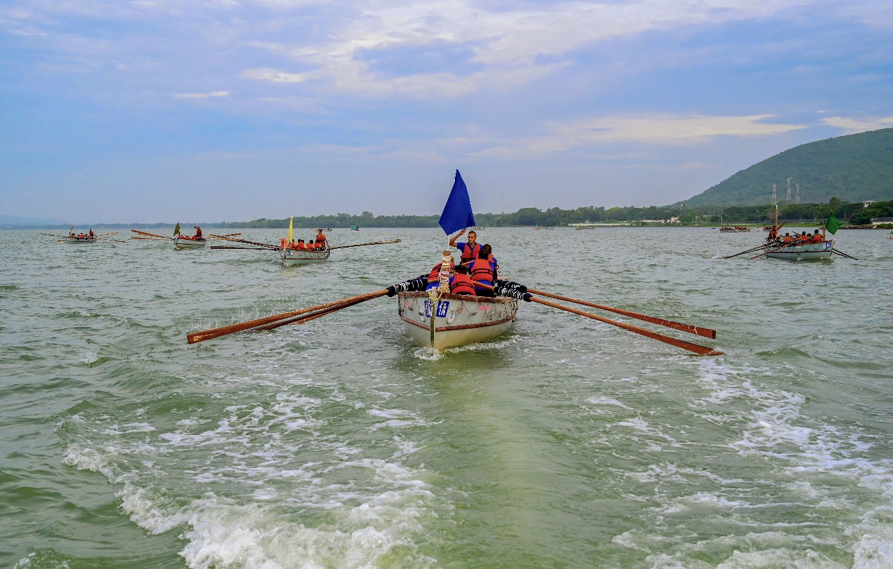 अध्याय का आरंभ - भा.नौ.पो. चिल्का में अग्निवीरों के 01/25 बैच की पासिंग आउट परेड