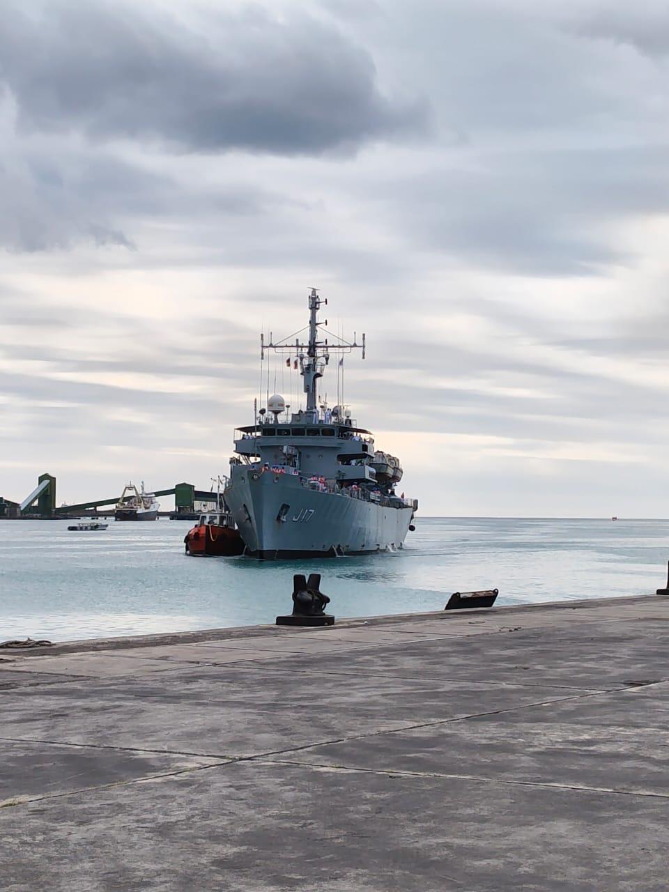 भा.नौ.पो. सतलज मॉरीशस में 18वें संयुक्त हाइड्रोग्राफिक सर्वेक्षण मिशन  के लिए पोर्ट लुईस पहुंचा