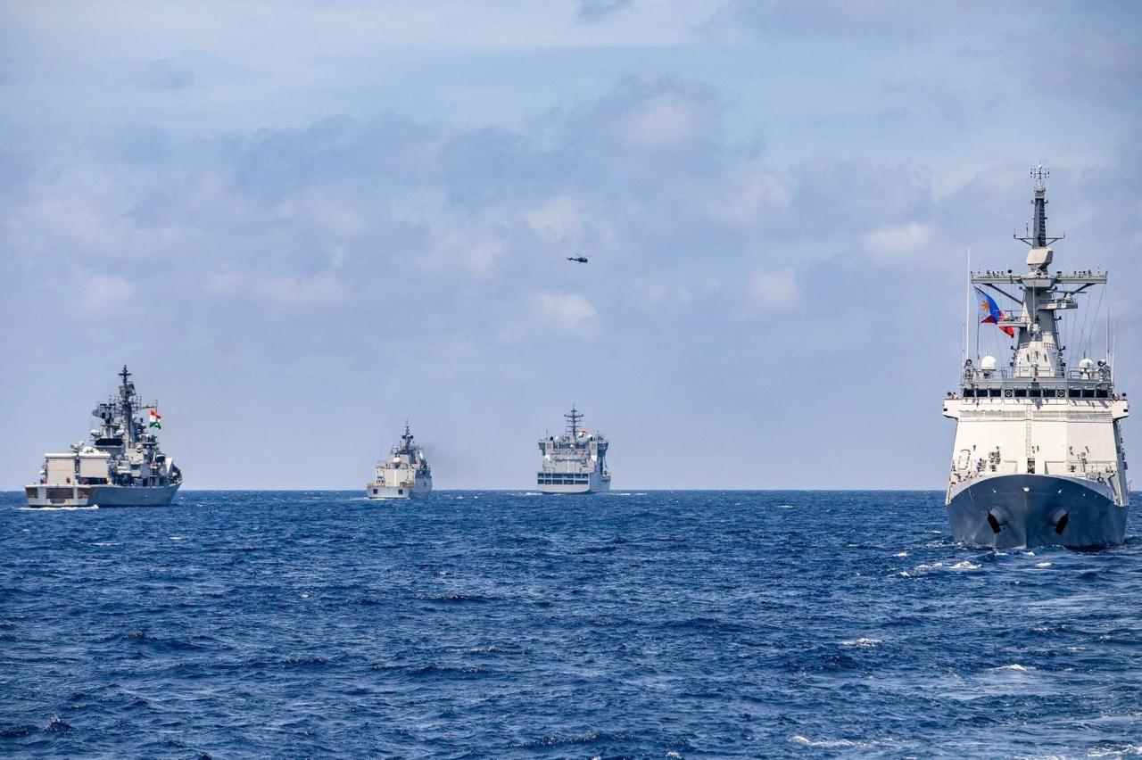 भारतीय नौसेना के पूर्वी बेड़े के पोतों ने दक्षिण पूर्व एशिया में परिचालन तैनाती के तहत मनीला में पोर्ट कॉल समाप्त किया