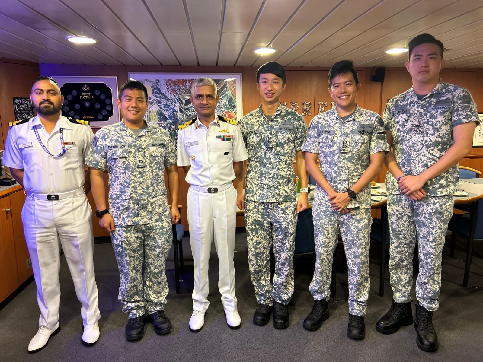 भा.नौ.पो. सतपुरा सिम्बेक्स-25 के लिए सिंगापुर पहुंचा