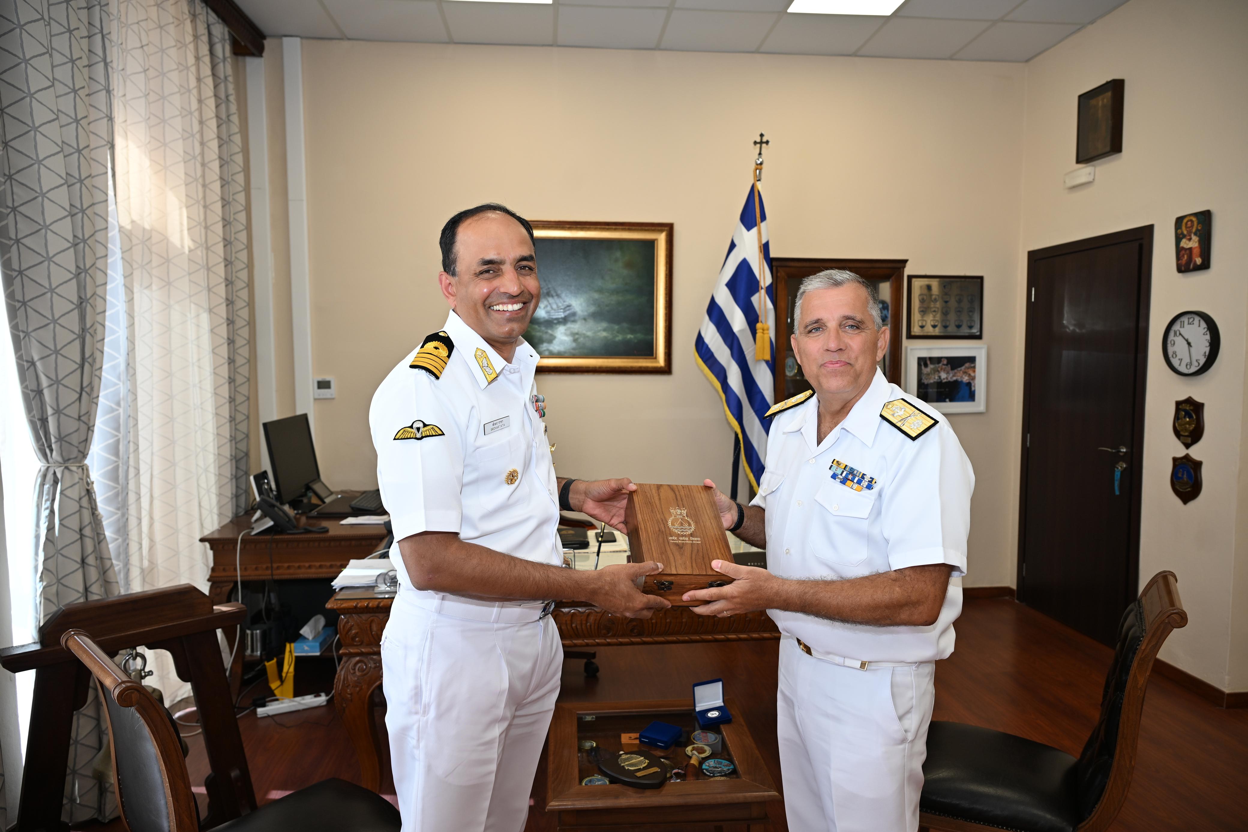  भा.नौ.पो. तमाल ने ग्रीस के सौदा बे में पोर्ट कॉल पूरी की