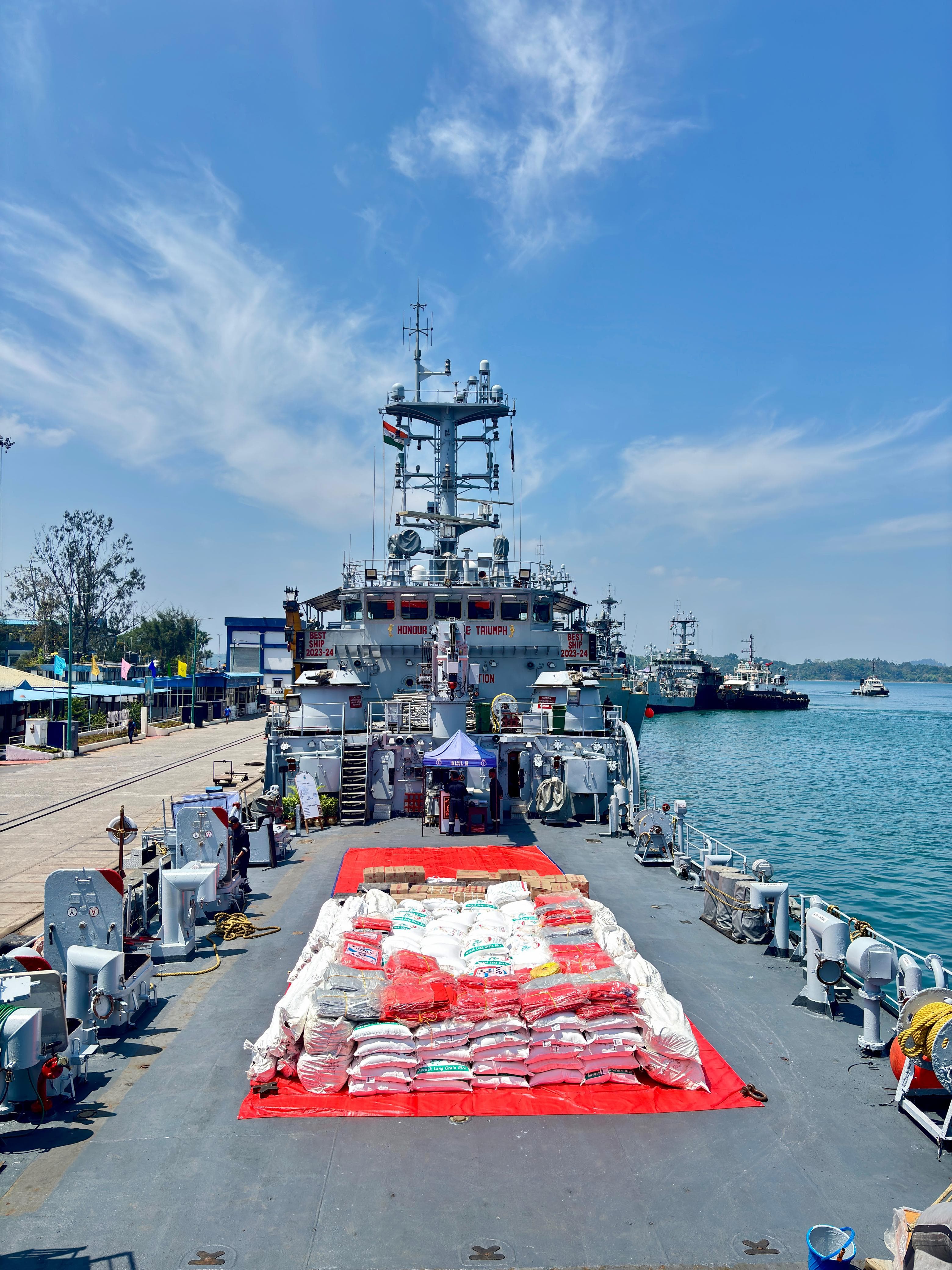 ऑपरेशन ब्रह्मा - भारतीय नौसेना पोत राहत सामग्री के साथ रवाना