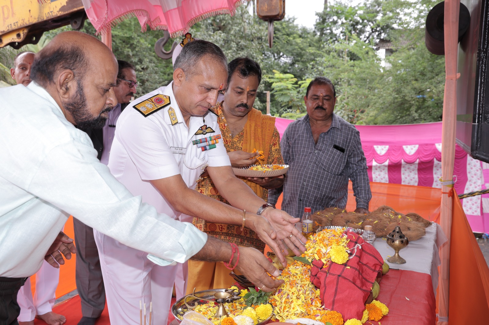 ग्यारहवें गोला-बारूद सह टॉरपीडो सह मिसाइल (ए.सी.टी.सी.एम.) बार्ज, एल.एस.ए.एम. 25 (यार्ड 135) का शुभारंभ