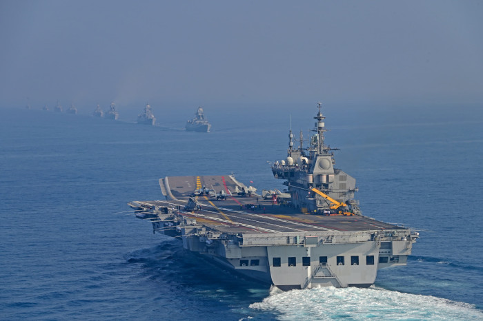 भारत की राष्ट्रपति, श्रीमती द्रौपदी मुर्मू ने भा.नौ.पो. विक्रांत पर भारतीय नौसेना के संचालन का अवलोकन किया