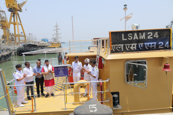 10वें गोला-बारूद सह टॉरपीडो सह मिसाइल (ए.सी.टी.सी.एम.) बार्ज, एल.एस.ए.एम. 24 (यार्ड 134) की डिलीवरी