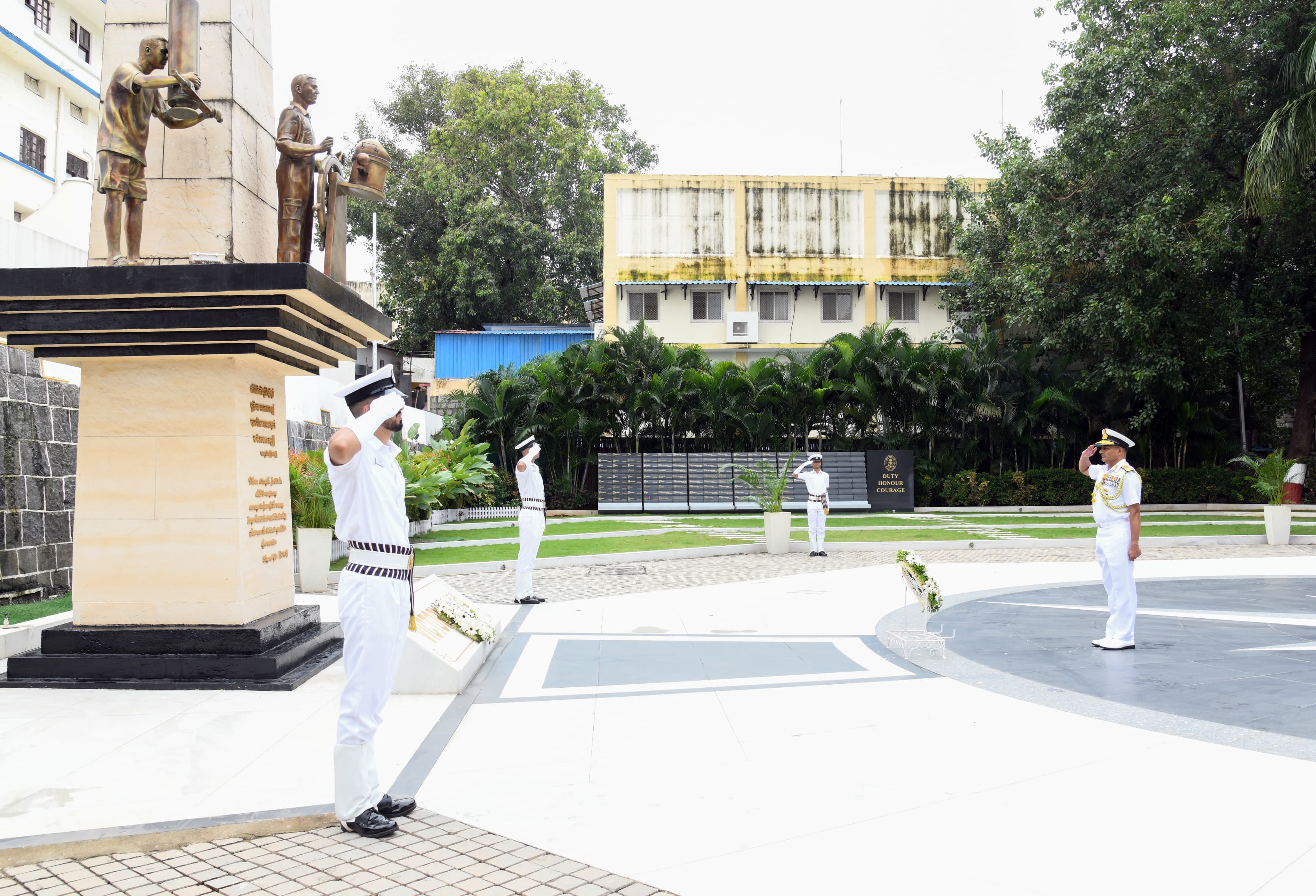 वाइस एडमिरल कृष्णा स्वामीनाथन, ए.वी.एस.एम., वी.एस.एम. ने पश्चिमी नौसेना कमान के फ्लैग ऑफिसर कमांडिंग-इन-चीफ के रूप में कार्यभार संभाला