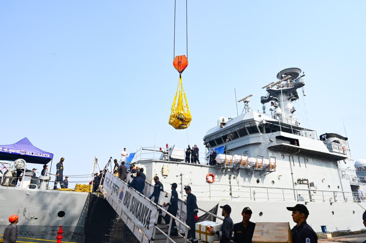 हिंद महासागर क्षेत्र में चक्रवात ‘दित्वाह’ के बाद श्रीलंका को भारतीय नौसेना ने प्रदान की मानवीय सहायता