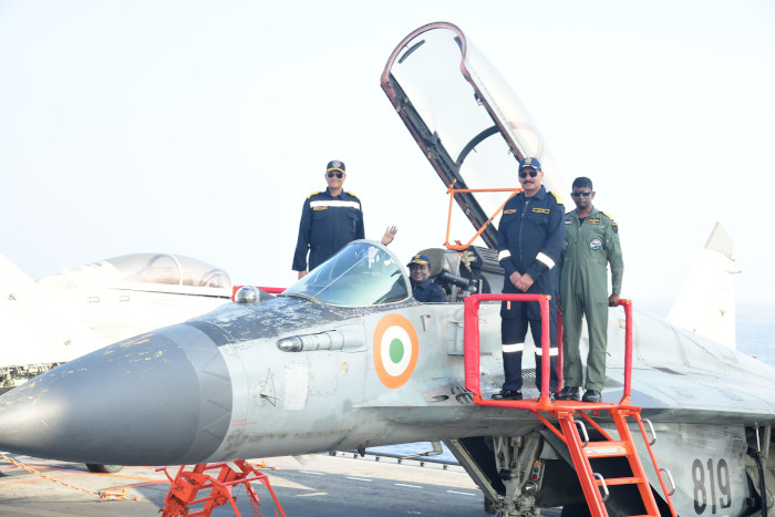 भारत की राष्ट्रपति, श्रीमती द्रौपदी मुर्मू ने भा.नौ.पो. विक्रांत पर भारतीय नौसेना के संचालन का अवलोकन किया