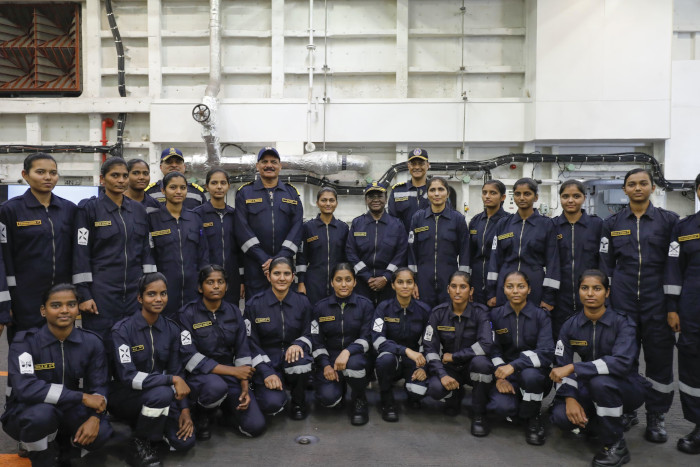 भारत की राष्ट्रपति, श्रीमती द्रौपदी मुर्मू ने भा.नौ.पो. विक्रांत पर भारतीय नौसेना के संचालन का अवलोकन किया