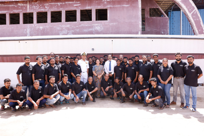 परियोजना सीबर्ड चरण IIA के भाग के रूप में करवार नौसेना बेस पर एडमिरल आर हरि कुमार, नौसेना स्टाफ के प्रमुख द्वारा नौसेना घाट और आवासीय सुविधाओं का उद्घाटन