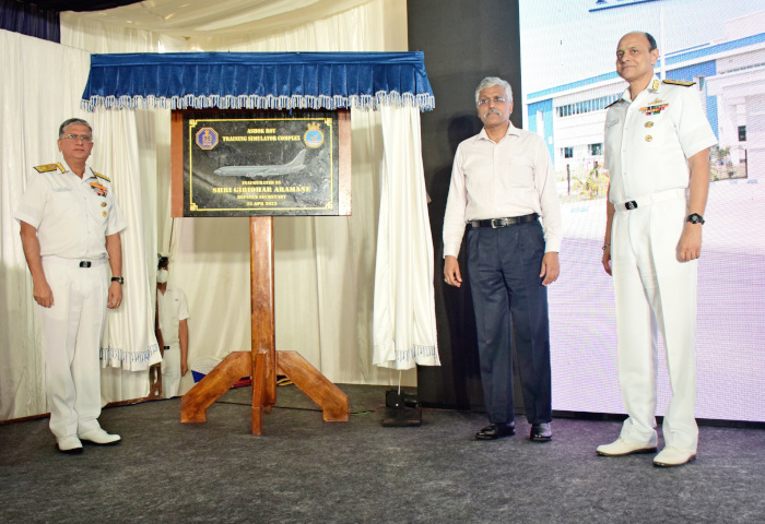 परियोजना सीबर्ड चरण IIA के भाग के रूप में करवार नौसेना बेस पर एडमिरल आर हरि कुमार, नौसेना स्टाफ के प्रमुख द्वारा नौसेना घाट और आवासीय सुविधाओं का उद्घाटन