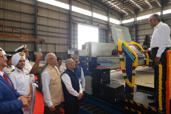 मेसर्स एल एंड टी शिपयार्ड, कट्टुपल्ली में तीसरे कैडेट प्रशिक्षण जहाज की स्टील काटने की रस्म