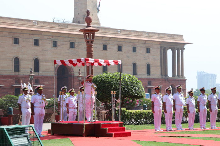 वाइस एडमिरल कृष्ण स्वामीनाथन, ए.वी.एस.एम., वीएसएम ने नौसेना स्टाफ के उप प्रमुख के रूप में पदभार संभाला