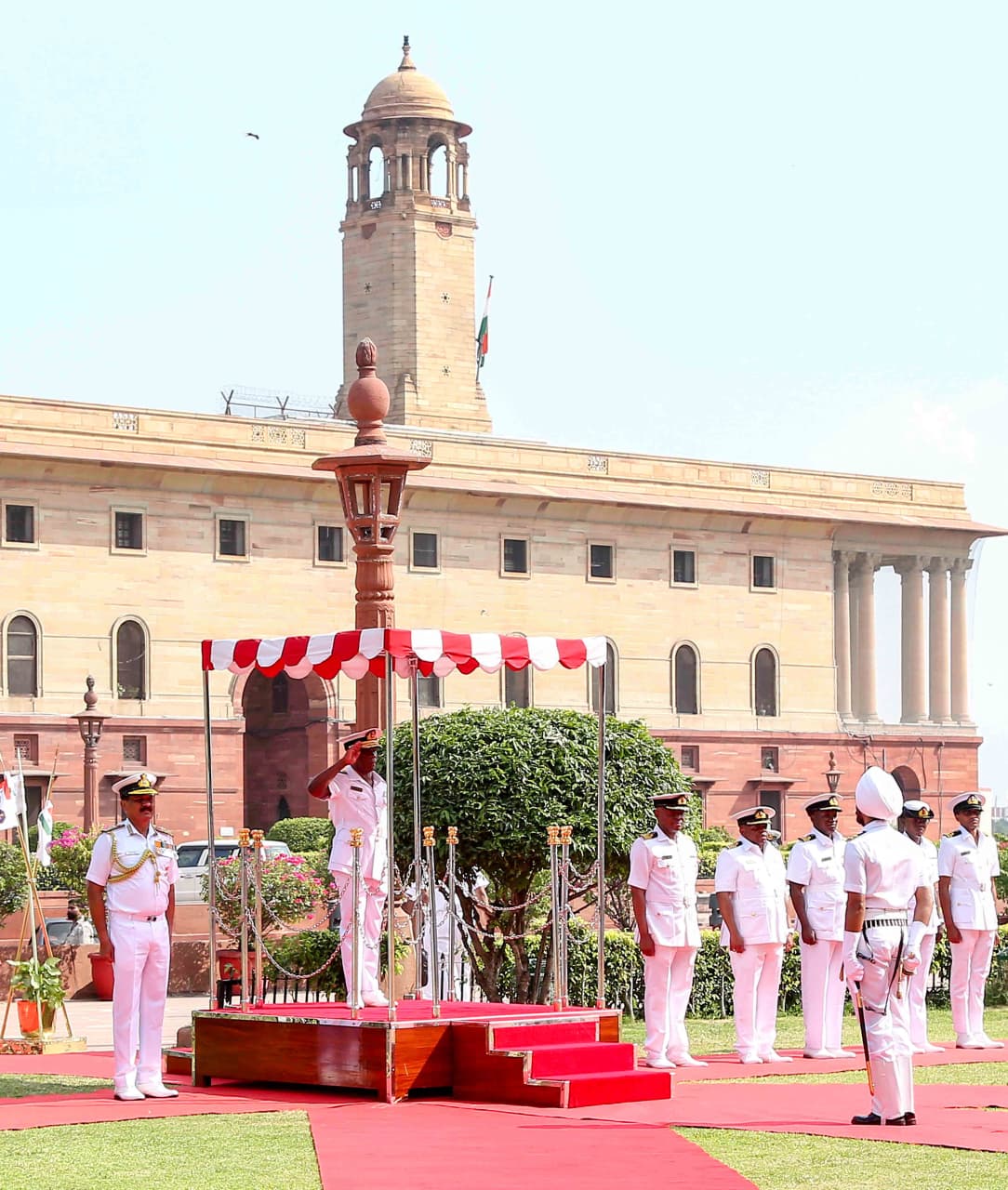 केन्या नौसेना के कमांडर मेजर जनरल पॉल ओवुओर ओटिएनो का दौरा