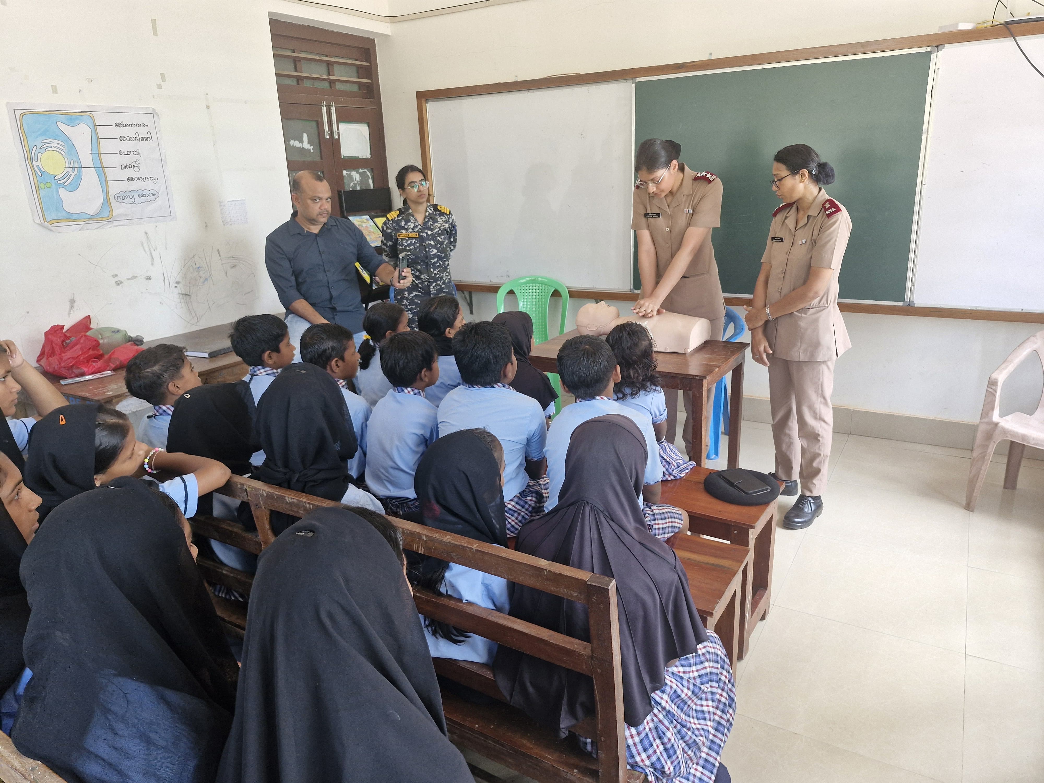 लक्षद्वीप द्वीपों में भारतीय नौसेना द्वारा संयुक्त सेवाओं का बहुविशेषता चिकित्सा शिविर आयोजित किया जाएगा