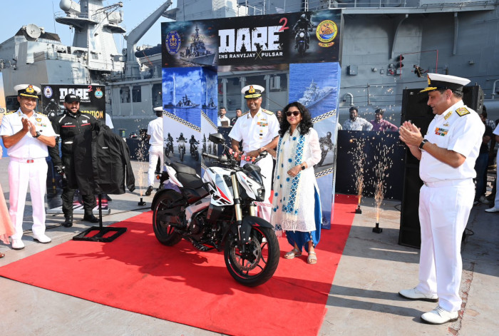 पूर्वी नौसेना कमान ने ‘डेयर स्क्वायर’ मोटरसाइकिल अभियान को हरी झंडी दिखाई