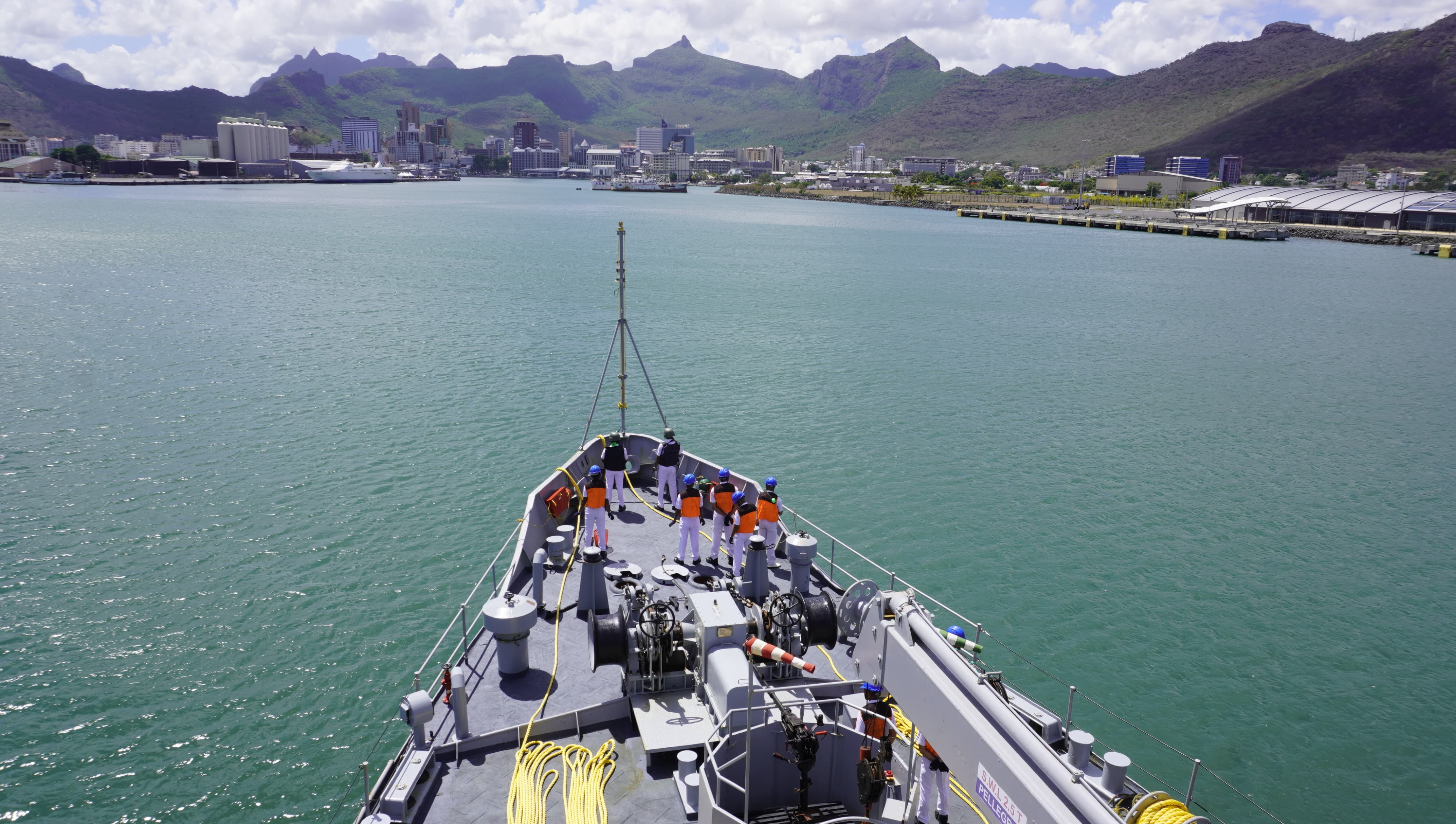 INS Sarvekshak Arrives at Port Louis