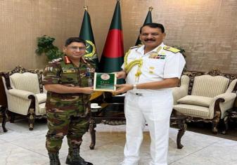 Admiral Dinesh K Tripathi, CNS Interacted with Gen Waker – Uz - Zaman, Chief of the Army Staff, Bangladesh Army