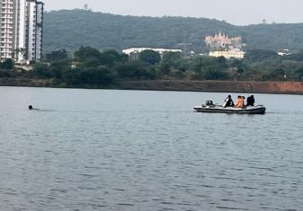 Diving Assistance from INS Shivaji.