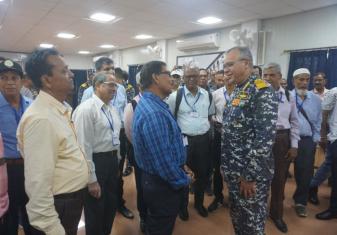 पूर्वी नौसेना कमान के फ़्लैग ऑफ़िसर कमांडिंग-इन-चीफ ने कोलकाता में अनुभवी नाविकों के साथ बातचीत की