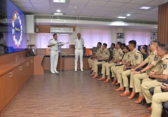06 जुलाई 2024 को दक्षिणी नौसेना कमान में सरदार वल्लभभाई पटेल राष्ट्रीय पुलिस अकादमी, हैदराबाद के 27 आई.पी.एस. प्रशिक्षु अधिकारियों की प्रशिक्षण यात्रा आयोजित की गई