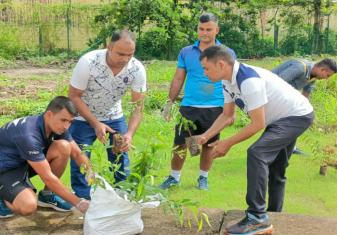दक्षिणी नौसेना कमान ने 05 जून 2024 को विश्व पर्यावरण दिवस मनाया, भूमि पुनर्स्थापन, मरुस्थलीकरण और सूखे से निपटने की क्षमता थीम के साथ, और प्लास्टिक कचरा हटाना, कचरा अलगाव, समुद्र तट की सफाई अभियान और वृक्षारोपण फोकस क्षेत्रों के रूप में।
