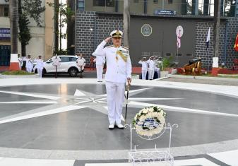 ON THE OCCASION OF NAVY DAY 2025, COS, WNC, LAID A WREATH AT GAURAV STAMBH AT NAVAL DOCKYARD 