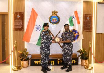 डी.जी.ए.एफ.एम.एस. ने आई.एन.एच.एस. कल्याणी का दौरा किया