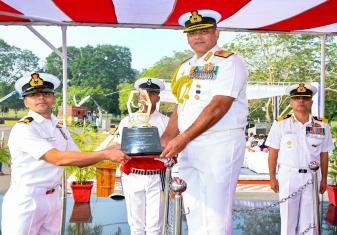 FOCINC EASTERN NAVAL COMMAND AWARDED THE PRESTIGIOUS GOLDEN WINGS TO GRADUATING PILOTS