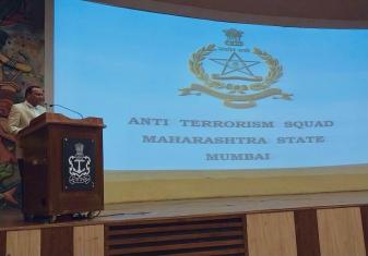 नौसेना स्टेशन करंजा ने 04 मार्च को ए.टी.एस. और साइबर पुलिस विंग, नवी मुंबई के साथ महत्वपूर्ण सुरक्षा एवं साइबर जागरूकता व्याख्यान आयोजित किया