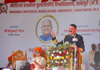 ADM DINESH K TRIPATHI CNS INAUGURATED THE INDIAN NAVY OUTREACH PAVILION AT THE MAHARAJA CHHATRASAL BUNDELKHAND UNIVERSITY, CHHATARPUR, MADHYA PRADESH