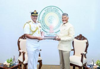 VICE ADMIRAL SANJAY BHALLA, FOCINC EASTERN NAVAL COMMAND CALLED ON THE HON'BLE CHIEF MINISTER OF ANDHRA PRADESH