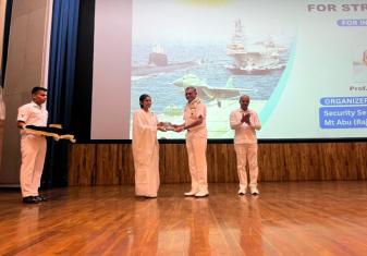 स्वयं सशक्तिकरण के लिए तनावमुक्त जीवन पर प्रोफेसर ई.वी. गिरीश का सत्र