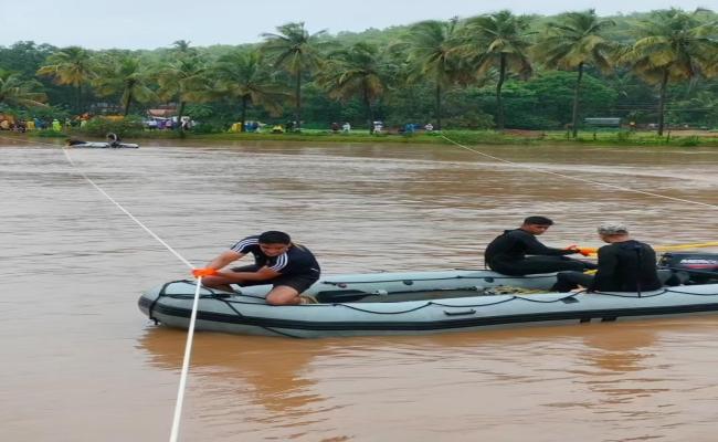 Indian Navy Continued Its Relentless Efforts to Locate 10 Persons and Two Vehicles, Reportedly Washed away into The Gangavali River