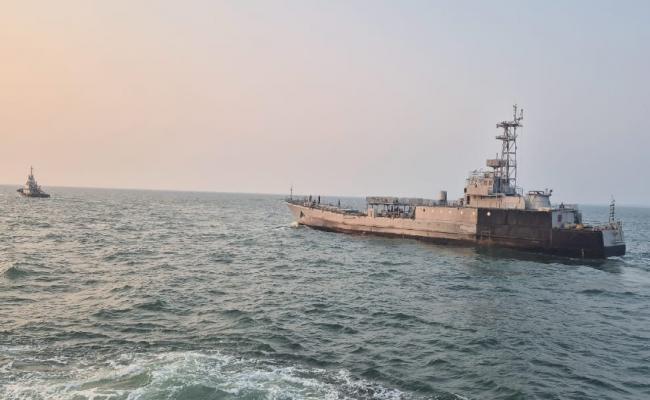 भारतीय नौसेना ने पूर्व भा.नौ.पो. गुलदार एम.टी.डी.सी. को सौंपा