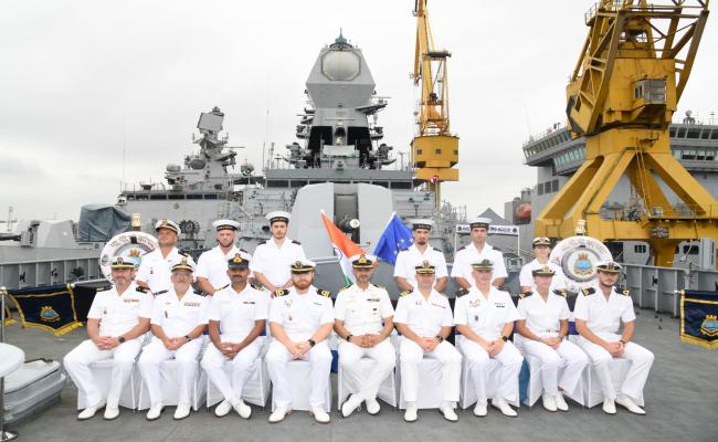 ईएसपीएस रीना सोफिया, जिसकी कमान स्पेनिश नौसेना के कमांडर साल्वाडोर मोरेनो रेगिल के पास है और आईटीएस एंटोनियो मार्सेग्लिया, जिसकी कमान इतालवी नौसेना के कमांडर अल्बर्टो बार्टोलोमो के पास है, ने परिचालन में बदलाव के लिए 26 मई से 01 जून 2025 तक मुंबई का दौरा किया। दोनों जहाज वर्तमान में यूरोपीय संघ के नौसेना बल ईयूएनएवीएफओआर के तहत काम करते हैं। यह यात्रा महत्वपूर्ण है क्योंकि यह यूरोपीय संघ के तत्वावधान में आयोजित भारत की पहली ऐसी यात्रा है। यह भारत के माननीय प्रधान मंत्री श्री नरेंद्र मोदी और यूरोपीय संघ की अ