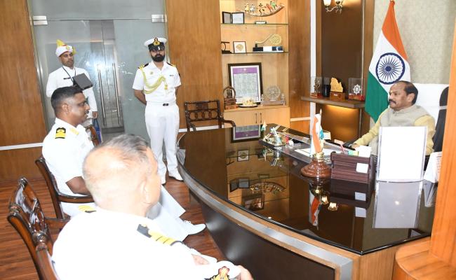 Commodore B Deepak Aneel, NOIC (ODS) called on Hon’ble Governor of Odisha Shri Raghubar Das.