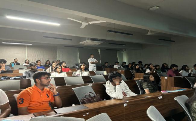 लेफ्टिनेंट कमांडर रवि प्रकाश सिंह, डी.एम.डी.ई., सिकंदराबाद ने 26 अप्रैल 2024 को वॉक्सन विश्वविद्यालय, हैदराबाद का दौरा किया।