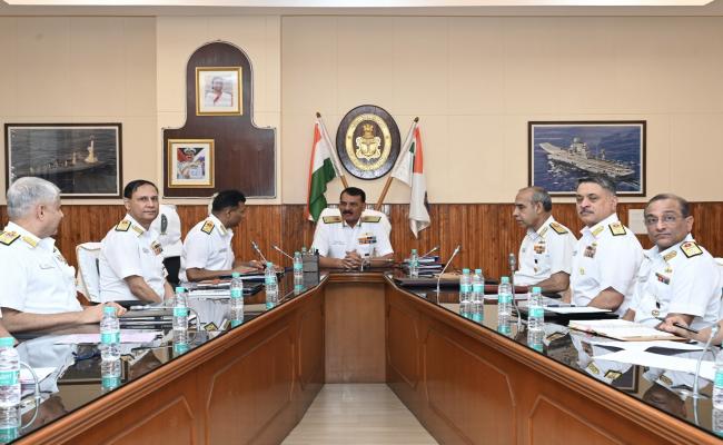 नौसेना प्रमुख एडमिरल दिनेश के. त्रिपाठी ने 19 अगस्त 2025 को पश्चिमी नौसेना कमान का दौरा किया